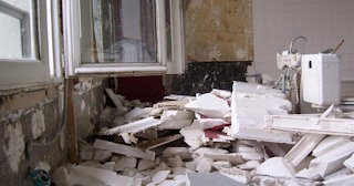Демонтаж хрущевки в Сарове - удаление старых полов и стен по выгодной цене от 1797 рублей.